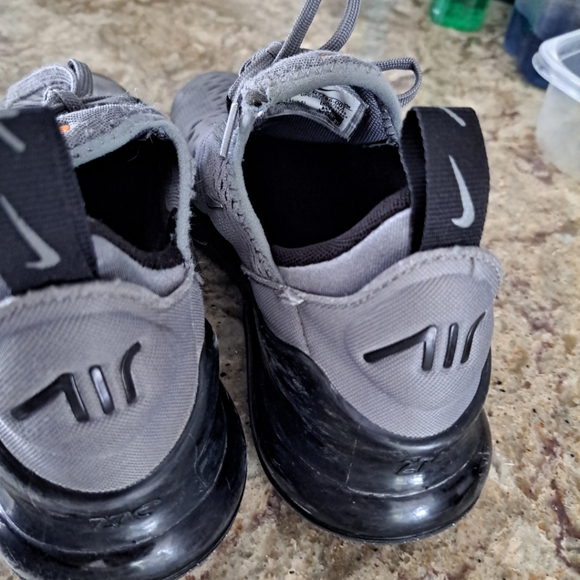 Size 4.5Y - Nike Air Max 270 Multi-Swoosh - Smoke Grey.need a mesh repair - Picture 3 of 5